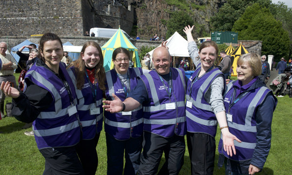 A volunteer co-ordinator with 5 event volunteers