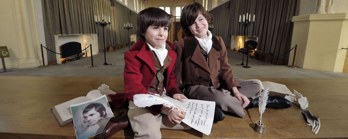 A pair of children dressed as Robert Burns at Stirling Castle.