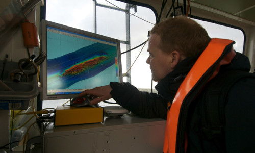 Carrying out a geophysical survey of the wreck of HMS Campania, Firth of Forth (© Crown Copyright HES)