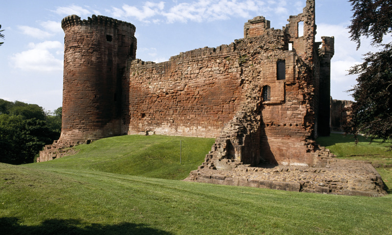 A view of the curtain wall and tower at Bothwell Castle.