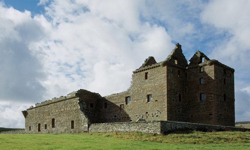 The ruin of Noltland Castle, with most walls still intact.