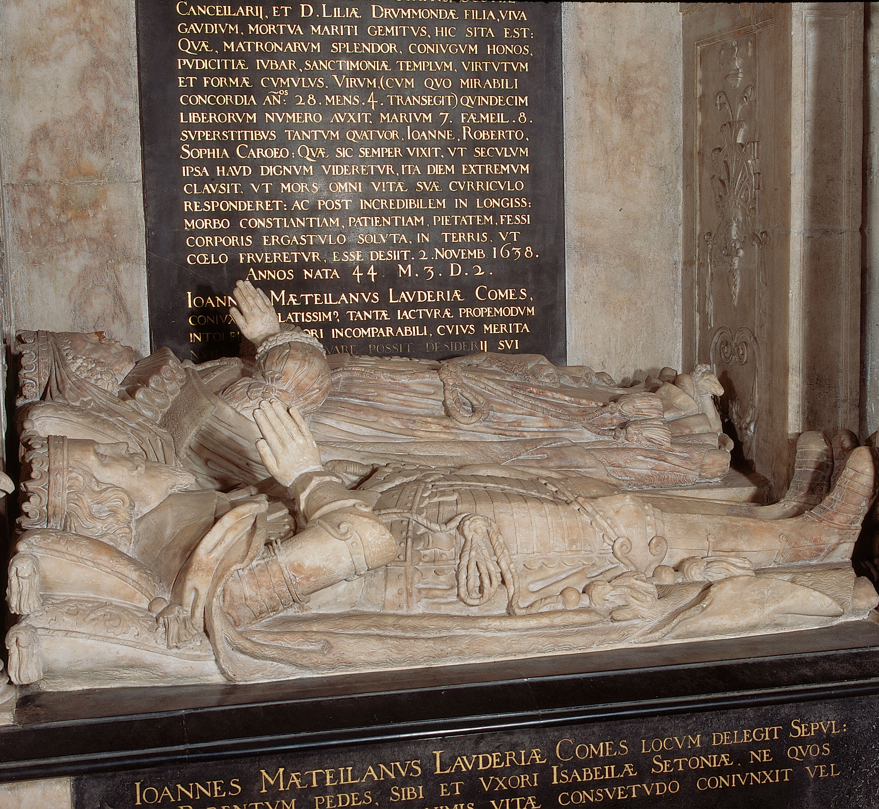 The lying marble statues of two clergy men