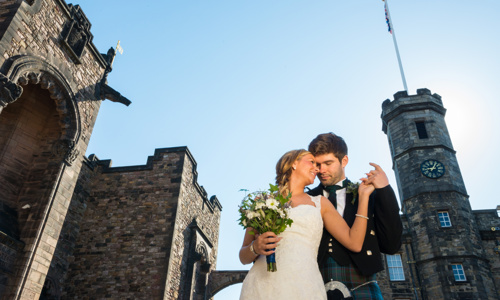 A couple on their wedding day in Edinburgh Castle