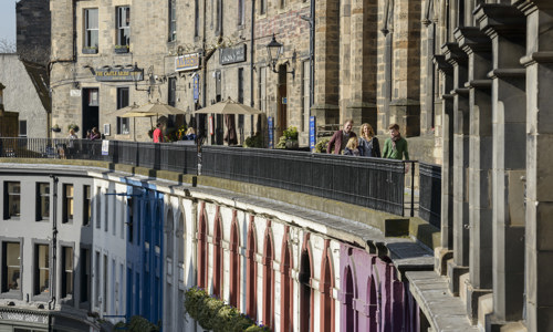 The footpath and colourful shop fronts on Victoria St in Edinburgh’s Old Town.