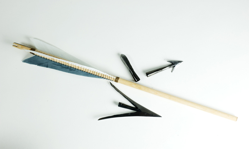 an arrow shaft and three different arrowheads (swantail, hunting and bodkin)