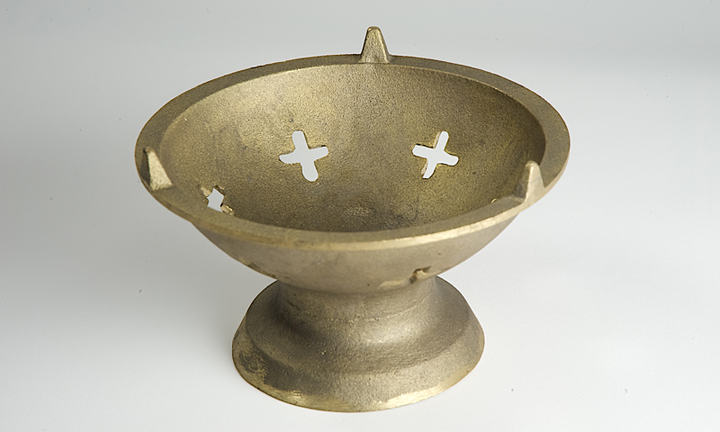 a replica chafing dish from the Castle Life handling box