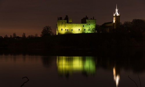 Linlithgow Palace at night
