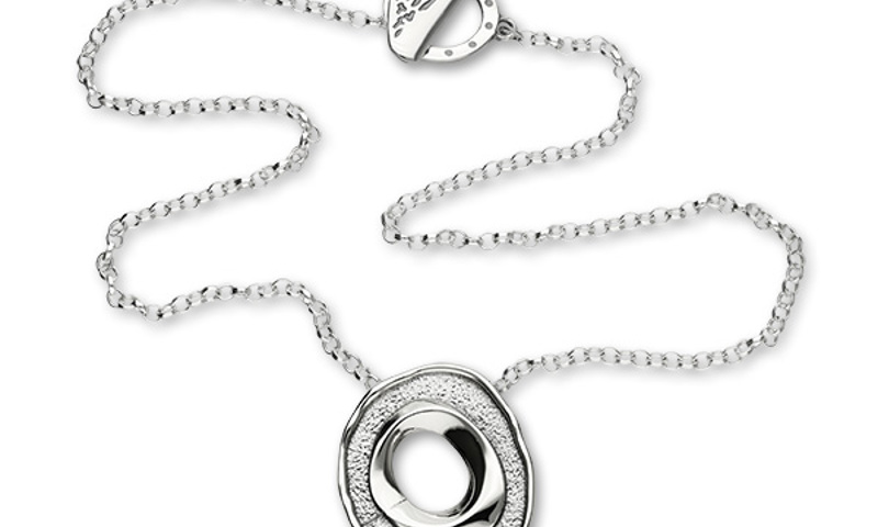 Silver necklace with silver circular gem