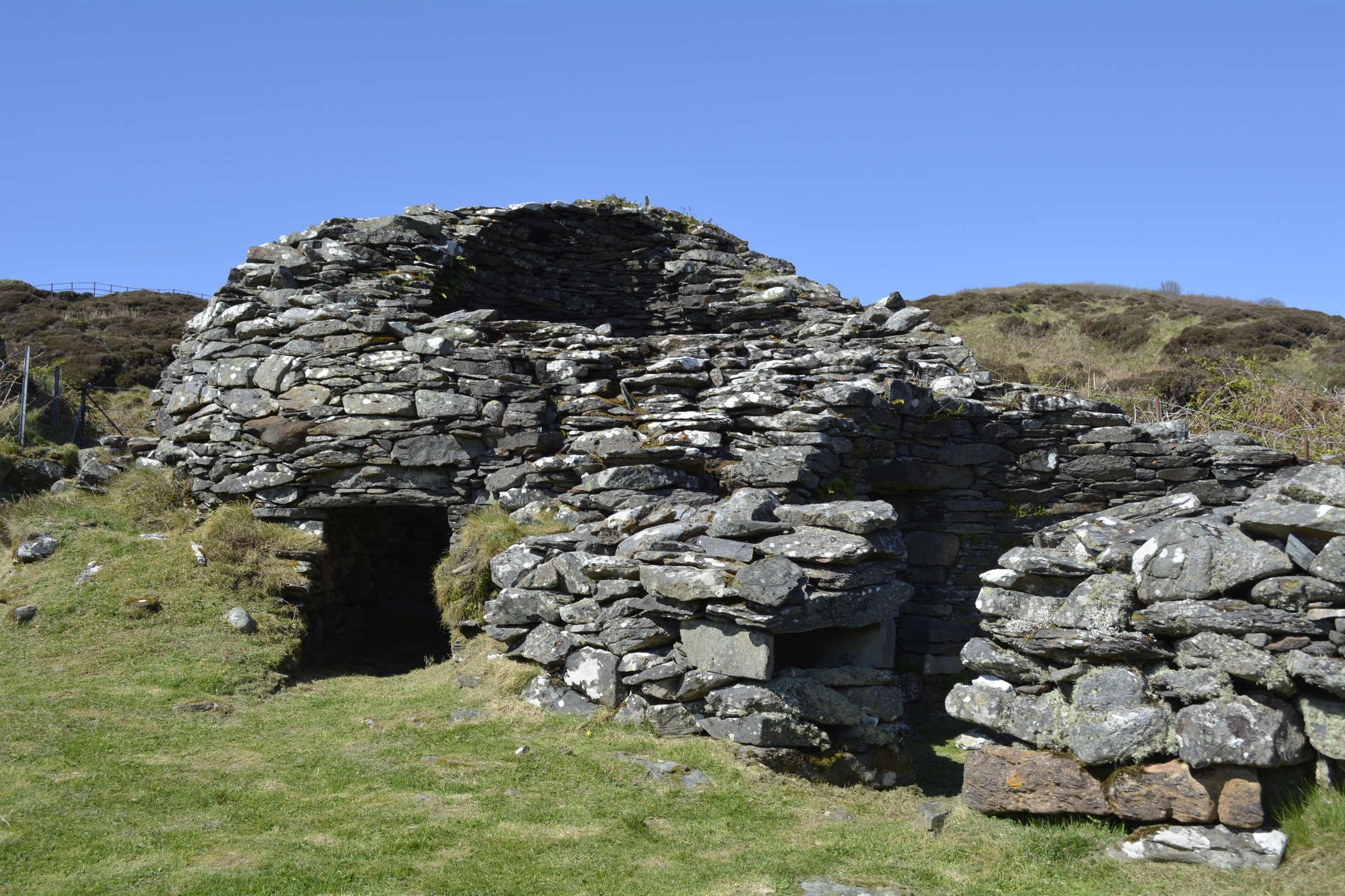 Circular stone structure with a small entrance, built from stacked stones.
