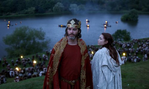 Chris Pine and Florence Pugh on Linlithgow Peel in the Outlaw King