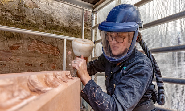 Stonemason, Carolann Neilson at work