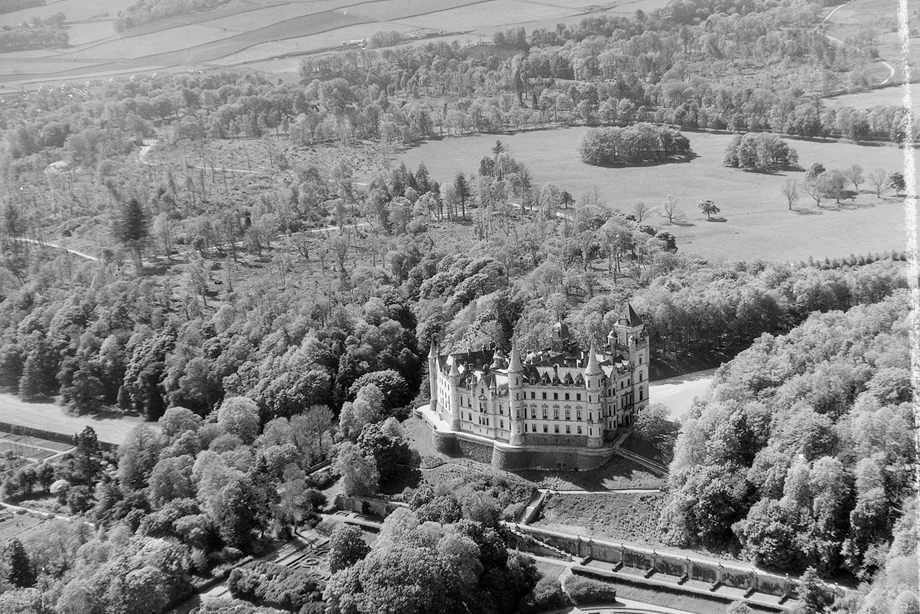 General aerial view of Dunrobin Castle.