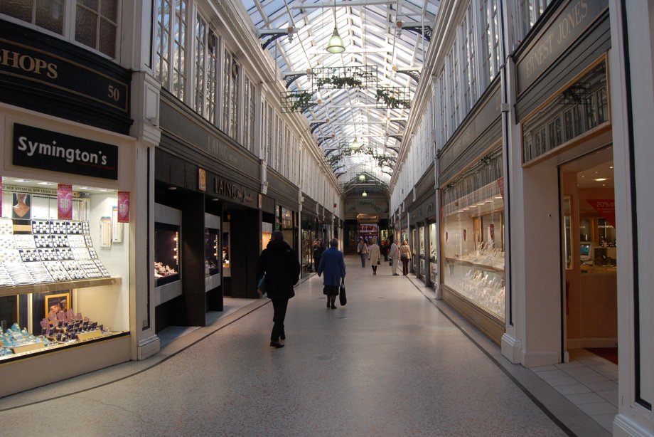 People walking through the Argyll arcade in Glasgow