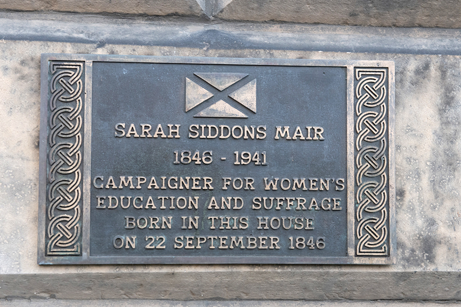 A plaque reading: "Sarah Siddons Mair, 1846 - 1941, Campaigner for women's education and suffrage, born in this house on 22 September 1846"