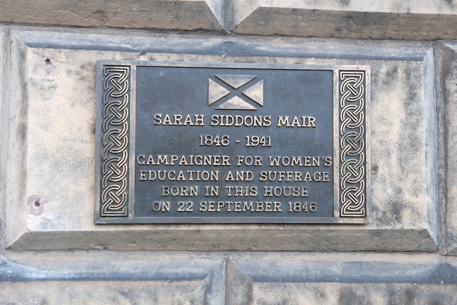 A plaque reading: "Sarah Siddons Mair, 1846 - 1941, Campaigner for women's education and suffrage, born in this house on 22 September 1846"
