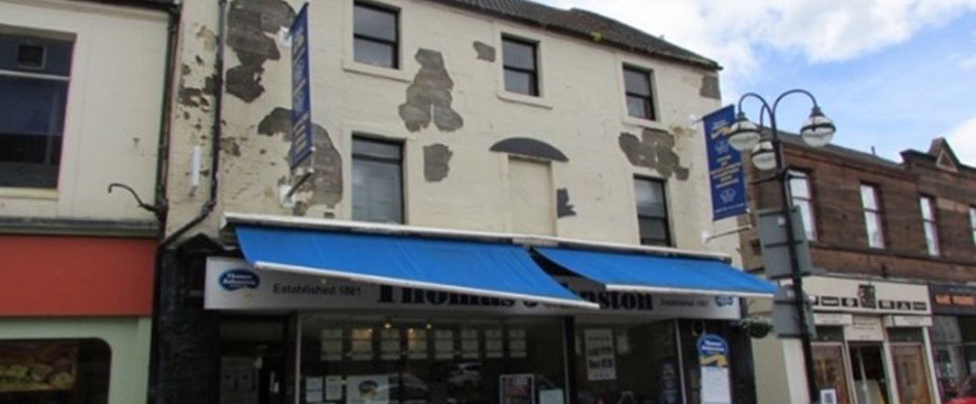 Exterior view of shopfront at 6-8 Cow Wynd, Falkirk before repair