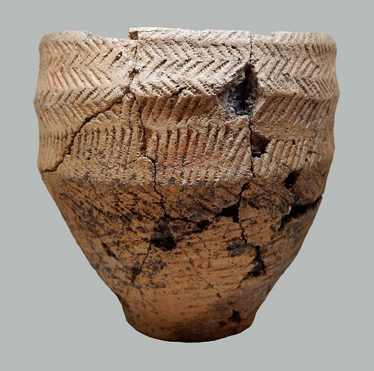 A photo of a Bronze Age food vessel