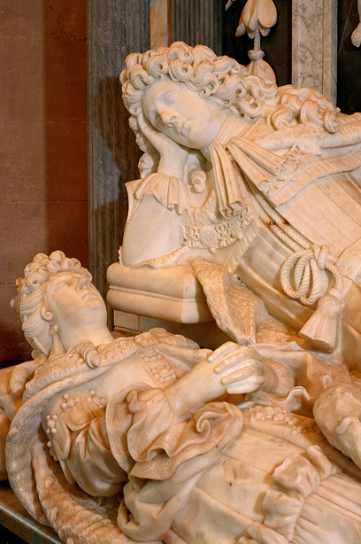 Two marble effigies of two people at rest. Reference no: SC_1157372