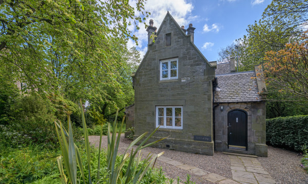 Exterior view of Meadowbank Lodge