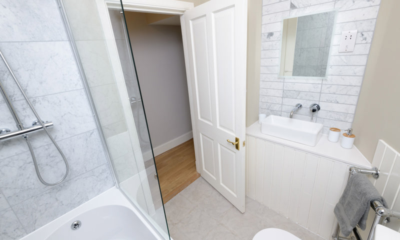 General view of the bathroom at Meadowbank Lodge