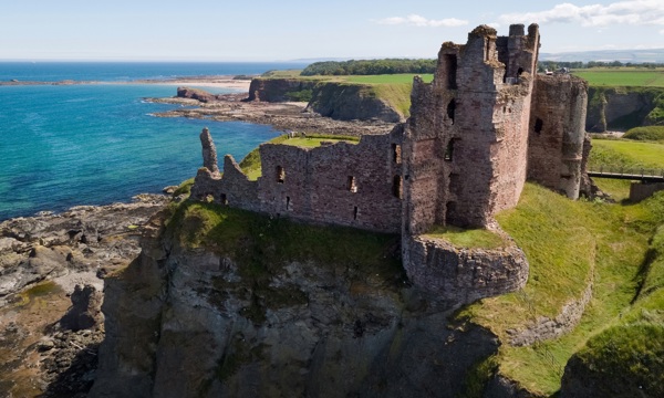 A photo of the beautiful ruin of Tantallon Castle beside the sea 