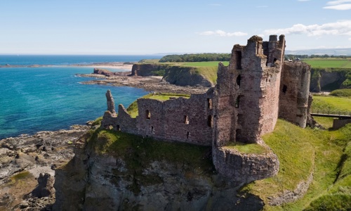 A photo of the beautiful ruin of Tantallon Castle beside the sea 