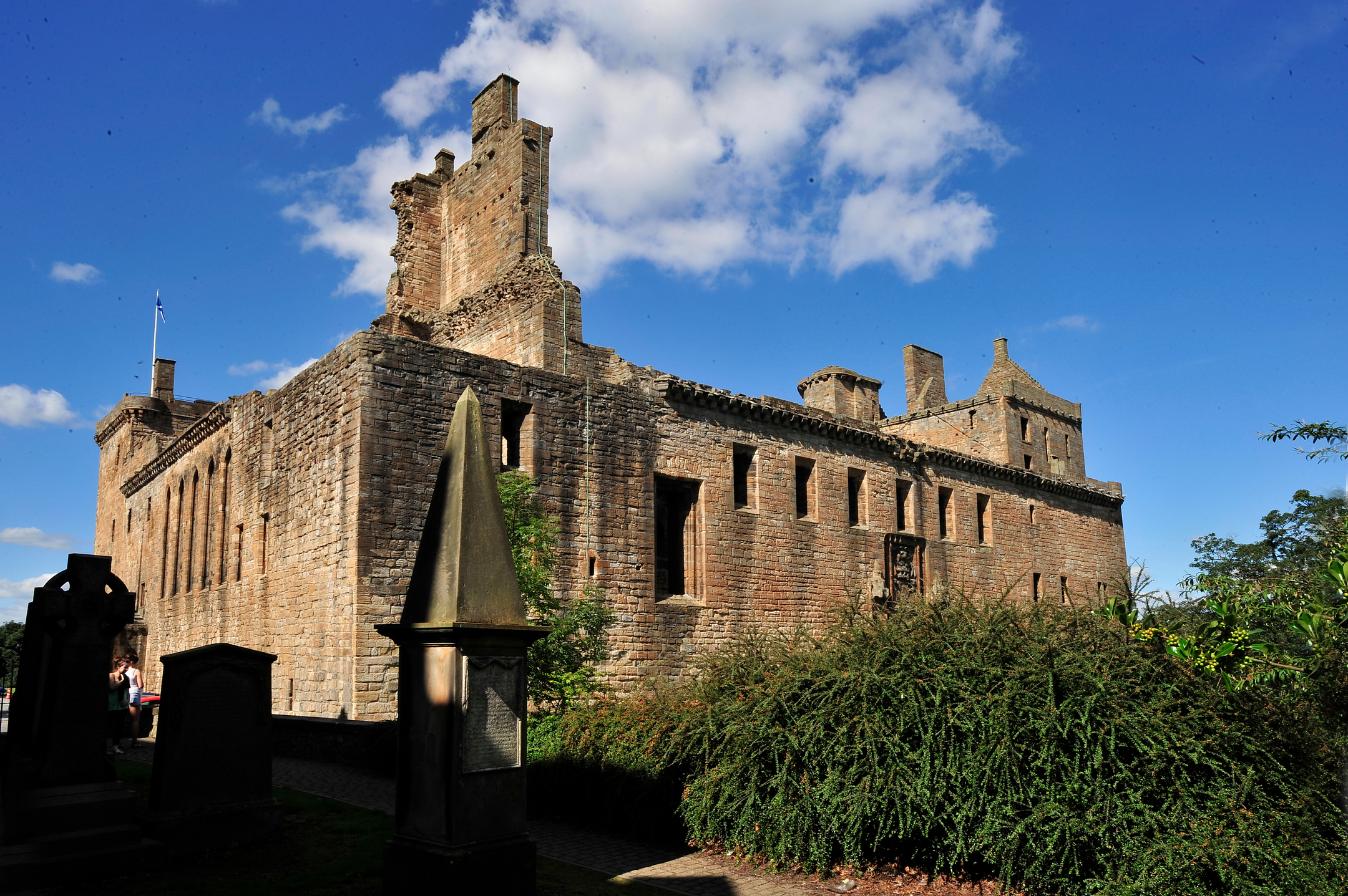 A well-kept palace ruin in front of blue sky
